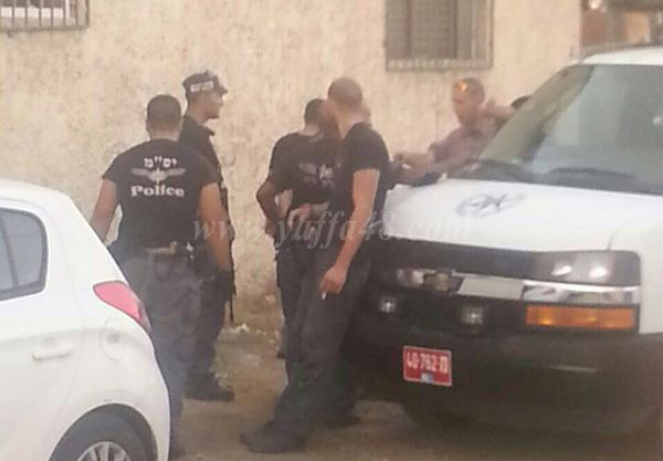 بالصور: الشرطة تداهم منزل عائلة أبو زينة في مدينة اللد